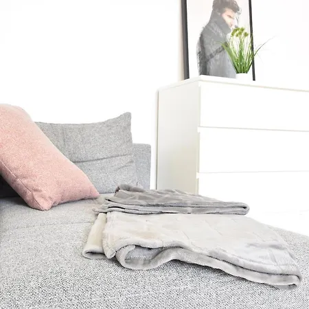 Riesiges Zentrales Mit Parkplatz Апартаменты *