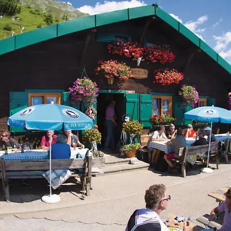 Riesiges Zentrales Mit Parkplatz Апартаменты