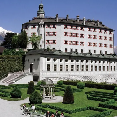 Riesiges Zentrales Mit Parkplatz Апартаменты Инсбрук