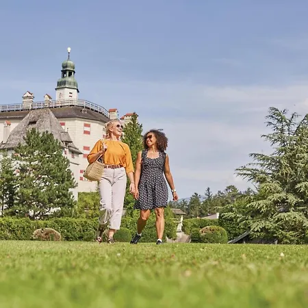 Riesiges Zentrales Mit Parkplatz Апартаменты *