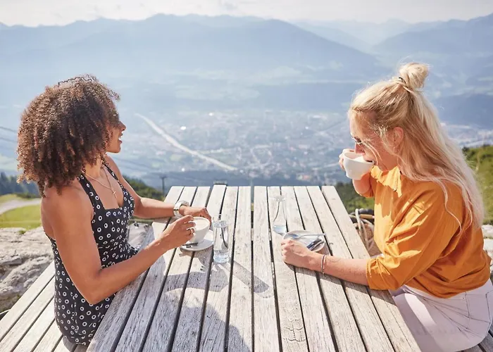 Riesiges Zentrales Mit Parkplatz