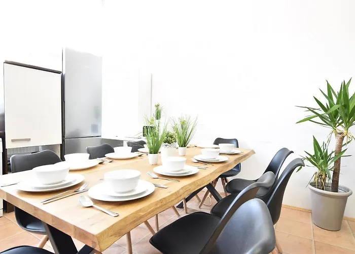 Riesiges Zentrales Mit Parkplatz *